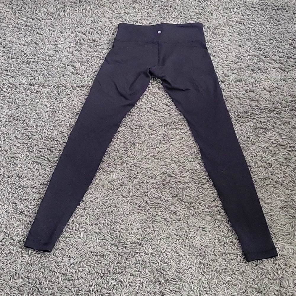 Lululemon Size 6 Black Mid Rise